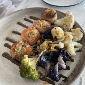 Si Si Restaurant - Scallops with cauliflower - Mediterranean Near Me - East Hampton, New York Si Si Restaurant - Scallops with cauliflower - Mediterranean Near Me - East Hampton, New York