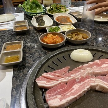 Pro Samgyubsal - Pork belly, lettuce wrap elements, side dishes. - Korean Near Me - Northbrook, Illinois
