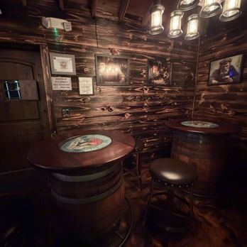 Durty Neli's Irish Pub - Seating - Irish Pub Near Me - St. Augustine, Florida