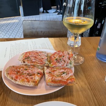 Dos Besos - Pan con tomate - Spanish Near Me - Pasadena, California