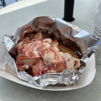 James Hook & Co - Large Lobster Roll with Mayo - Seafood Near Me - Boston, Massachusetts