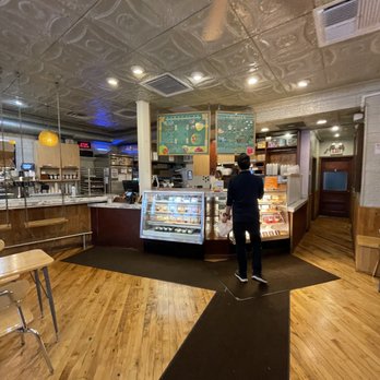 Molly's Cupcakes - Counter - Desserts Near Me - Chicago, Illinois Molly's Cupcakes - Counter - Desserts Near Me - Chicago, Illinois