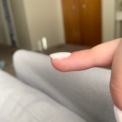 Star Nails Salon - Chip on side of pinky finger a couple hours after getting it