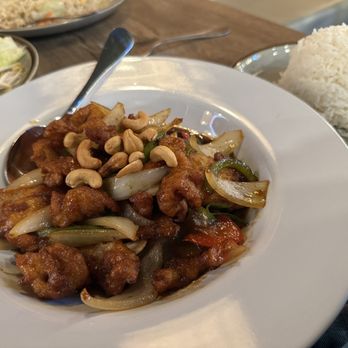 Chang Thai - Crispy Chicken With Cashew - Thai Near Me - Charlottesville, Virginia Chang Thai - Crispy Chicken With Cashew - Thai Near Me - Charlottesville, Virginia