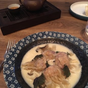 Yam'Tcha - Rock tea, best tea of the  meal, with pork dumplings, mushrooms and white sprouts (vegetables), fermented soy sauce (delicious) - French Near Me - Paris, 75