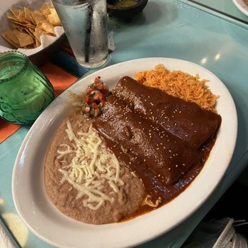 El Paseo Inn - Mole enchilada - Mexican Near Me - Los Angeles, California El Paseo Inn - Mole enchilada - Mexican Near Me - Los Angeles, California