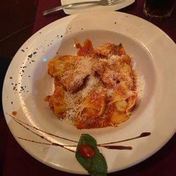Marcolino pasta y vino  - Fresh handmade spinach and cheese ravioli
