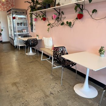 Cafe Botanica - Dining area - Juice Bars & Smoothies Near Me - Omaha, Nebraska