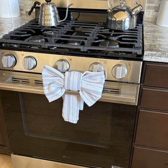 OC Coastal Cleaning - They made a bow from my towel! Stove looks amazing!!!! - Home Cleaning Near Me - Santa Ana, California OC Coastal Cleaning - They made a bow from my towel! Stove looks amazing!!!! - Home Cleaning Near Me - Santa Ana, California