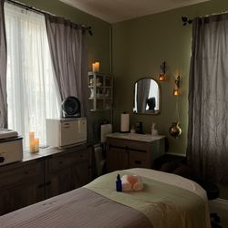Massage by Peak - Massage Studio located in Rancho Santa Margarita off of Santa Margarita Parkway and Empresa in the Arbours Business Center