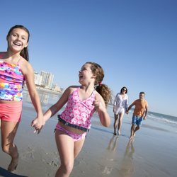 Paradise Resort - Girls running on beach