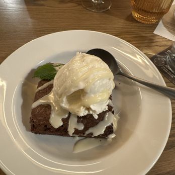 Union Hall - Journeyman - Grass hopper brownie sundae - New American Near Me - Valparaiso, Indiana