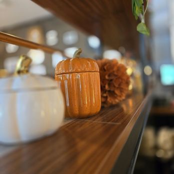 Bomb Biscuit - Décor - Breakfast & Brunch Near Me - Atlanta, Georgia
