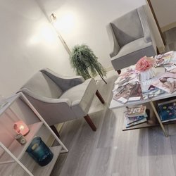 Davanti Skin Care & Electrolysis - Waiting lounge