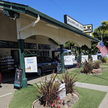 Meadowlark Dairy - Outside - Ice Cream & Frozen Yogurt Near Me - Pleasanton, California
