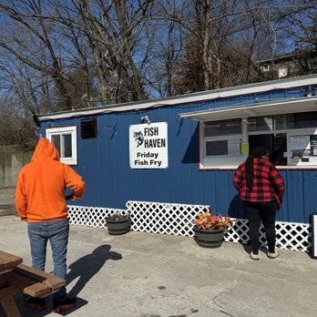 Fish Haven - Order at Window - Seafood Near Me - Alton, Illinois