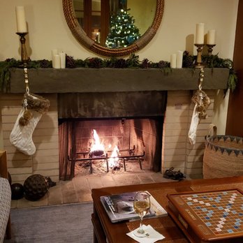 Waters Edge Hotel - Charming lobby. - Hotels Near Me - Belvedere Tiburon, California Waters Edge Hotel - Charming lobby. - Hotels Near Me - Belvedere Tiburon, California