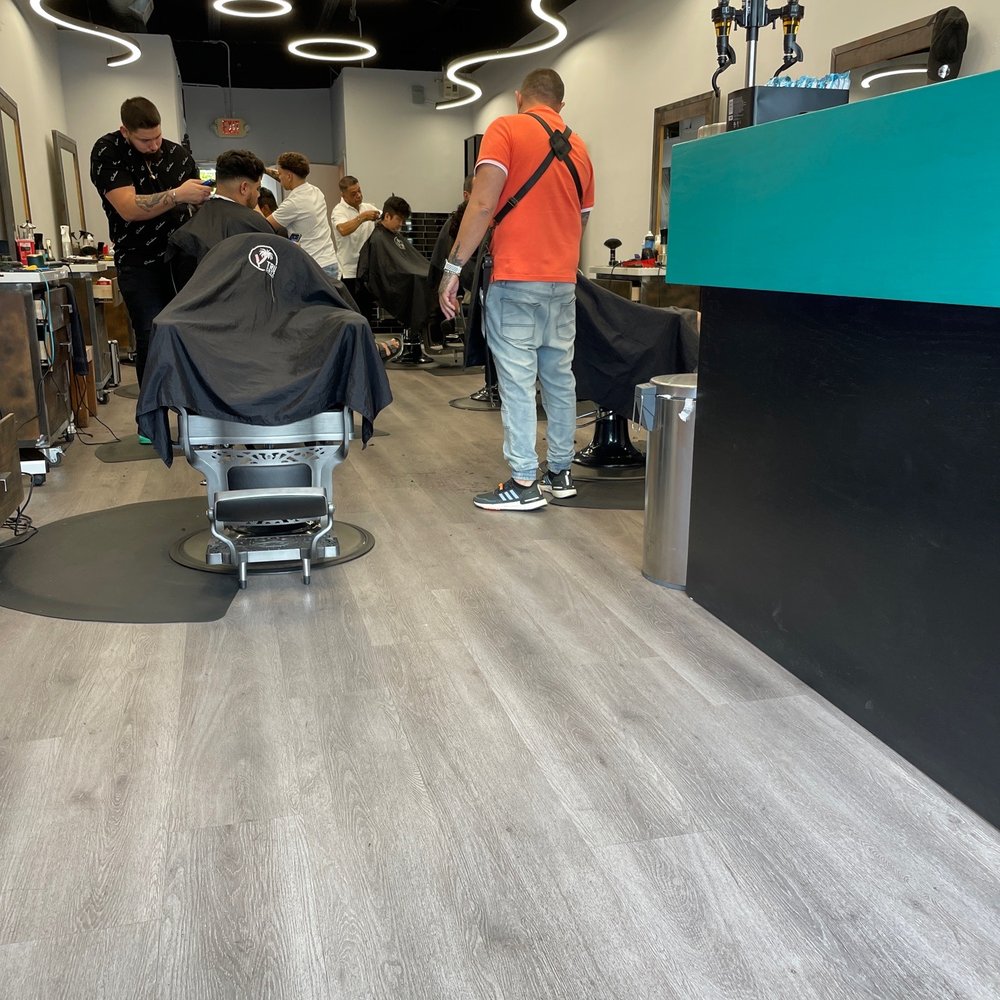 The guy in orange shirt is Roberto with another client