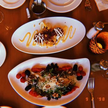 Switchback Grille - Crab Cakes and Fresh Berry Salad - Bars Near Me - Springdale, Utah
