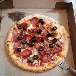 Flippers Pizza - My Pie Flippers All Meat Pie Pizza