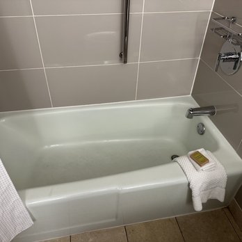 Hilton - Very small old tub - Hotels Near Me - Atlanta, Georgia