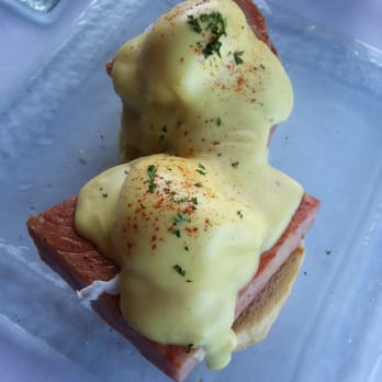 La Maison Cafe - Eggs Benedict - Breakfast & Brunch Near Me - Newport, Oregon