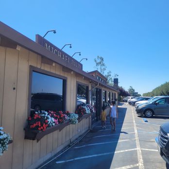 Michael David Winery - Outside - Wine Tasting Room Near Me - Lodi, California