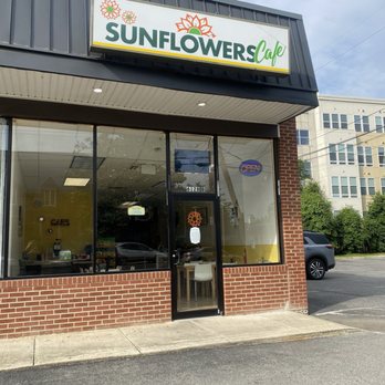 Sunflowers Cafe - Salad Near Me - Alexandria, Virginia