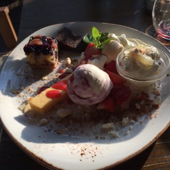 'T Olde Regthuys - Ondanks de rommelige opmaak was het dessert toch echt het hoogtepunt van de avond. Onderschat nooit de kracht van goede inkoop! - Restaurants Near Me - Elburg, GE 'T Olde Regthuys - Ondanks de rommelige opmaak was het dessert toch echt het hoogtepunt van de avond. Onderschat nooit de kracht van goede inkoop! - Restaurants Near Me - Elburg, GE