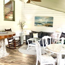 The Inn At Oriental - Sun room was so comfortable I found myself enjoying my coffee and reading here in the mornings.