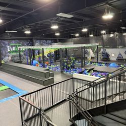 Elevate Trampoline Park - Foam pit obstacle courses