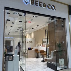 Bee & Co - Entrance