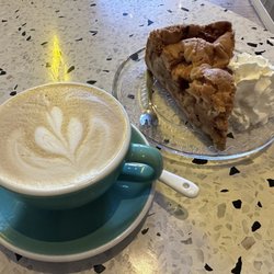 Bairro Alto - Cappuccino & Apple cake/pie.