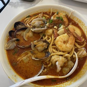 YiPoh Kitchen Asian Cuisine - Clam & Shrimp curry noodle - Asian Fusion Near Me - Brooklyn, New York YiPoh Kitchen Asian Cuisine - Clam & Shrimp curry noodle - Asian Fusion Near Me - Brooklyn, New York