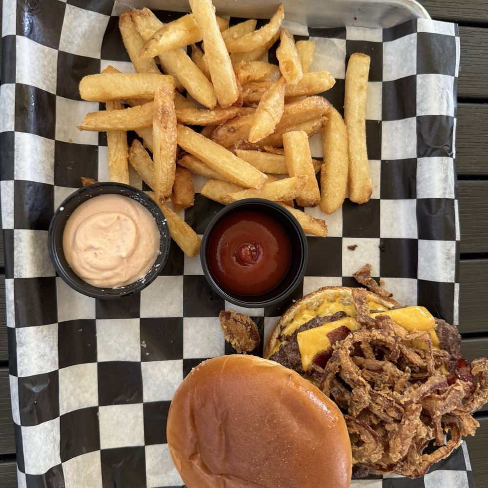 The Yardery - Smash burger with fries - Bars Near Me - Mount Dora, Florida The Yardery - Smash burger with fries - Bars Near Me - Mount Dora, Florida
