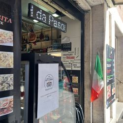 Pizza & Sandwich da Pasquale - The cash only sign is located above the small black sign.
