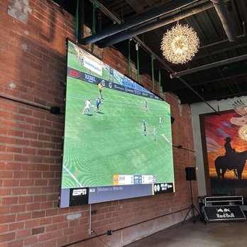 Lustre Pearl - Great spot to watch sports - Bars Near Me - Houston, Texas Lustre Pearl - Great spot to watch sports - Bars Near Me - Houston, Texas