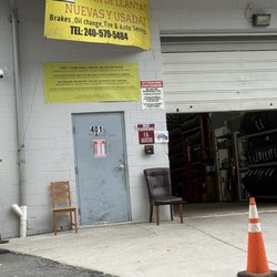 Flat Tire & Auto - Front store sign