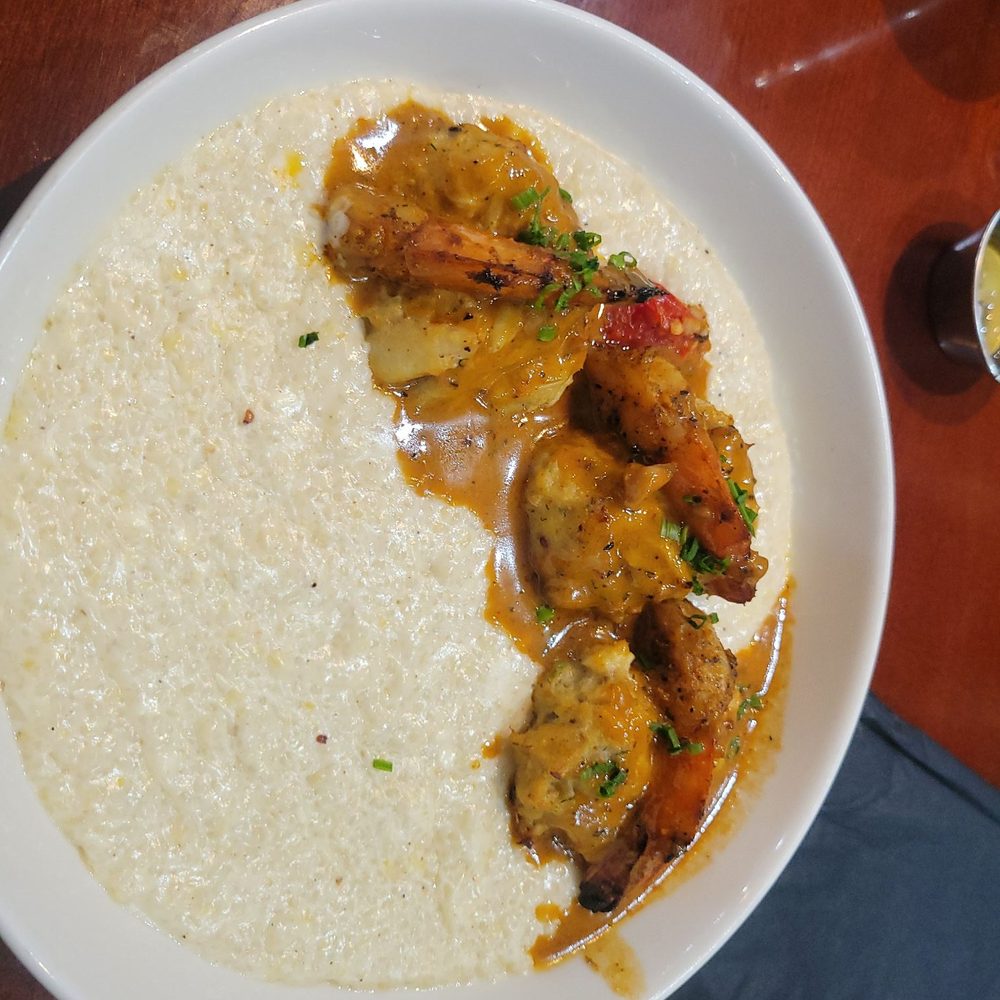 Luella's Southern Kitchen - Shrimp and Grits - Southern Near Me - Chicago, Illinois Luella's Southern Kitchen - Shrimp and Grits - Southern Near Me - Chicago, Illinois