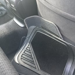 Mats thrown in the car. Not even placed inside. Mats thrown in the car. Not even placed inside.