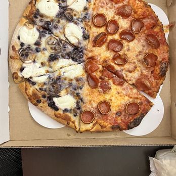 Brickyard Hollow Brewing - 1/2 & half. no sodium on blueberry side - Pizza Near Me - Augusta, Maine Brickyard Hollow Brewing - 1/2 & half. no sodium on blueberry side - Pizza Near Me - Augusta, Maine