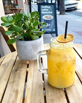 The Art of Juice and Water by null