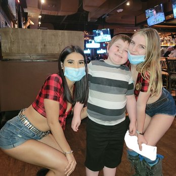 Twin Peaks - Brianna at Twin Peaks in Orlando Florida on International Drive - Sports Bars Near Me - Orlando, Florida