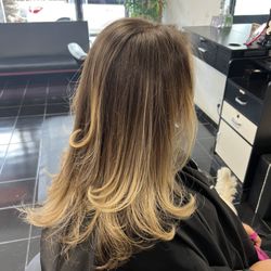 Bloom's Beauty Salon - Haircut