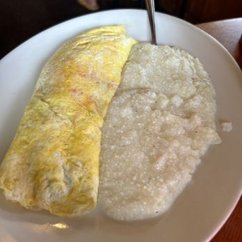 Mom's Kitchen - Sausage and cheese omelette with grits - Breakfast & Brunch Near Me - Lake Worth, Florida