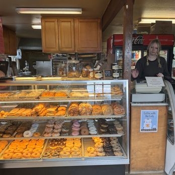 Templeton Donuts Plus - a woman behind the counter - Donuts Near Me - Templeton, California Templeton Donuts Plus - a woman behind the counter - Donuts Near Me - Templeton, California