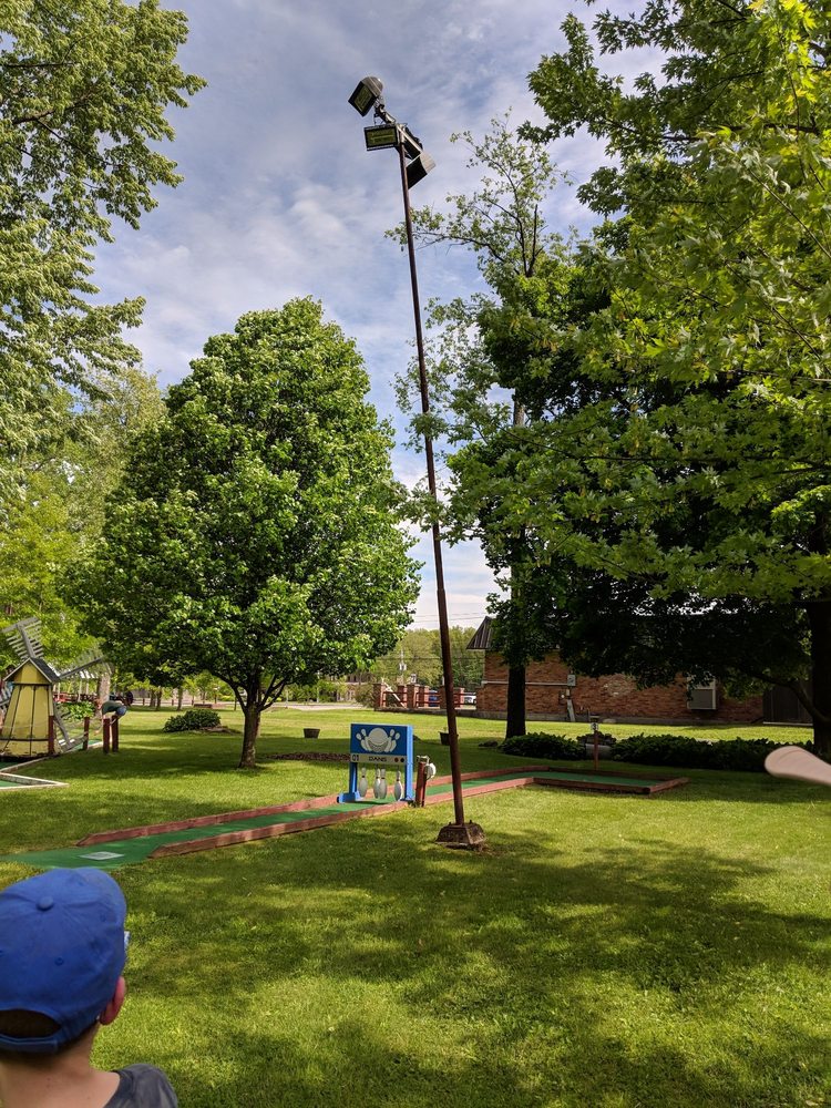 DAN’S MINIATURE GOLF 20 Photos & 11 Reviews 14 Round Lake Rd
