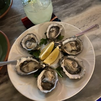 el Tiburon - Oysters on the half dozen - Mexican Near Me - Sayulita, NAY el Tiburon - Oysters on the half dozen - Mexican Near Me - Sayulita, NAY