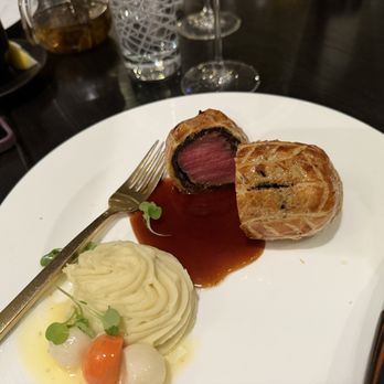 Gordon Ramsay Hell's Kitchen - Beef Wellington - Steakhouses Near Me - Stateline, Nevada