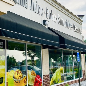 Mia & More - Minnesota - Front shop - Juice Bars & Smoothies Near Me - Blaine, Minnesota Mia & More - Minnesota - Front shop - Juice Bars & Smoothies Near Me - Blaine, Minnesota